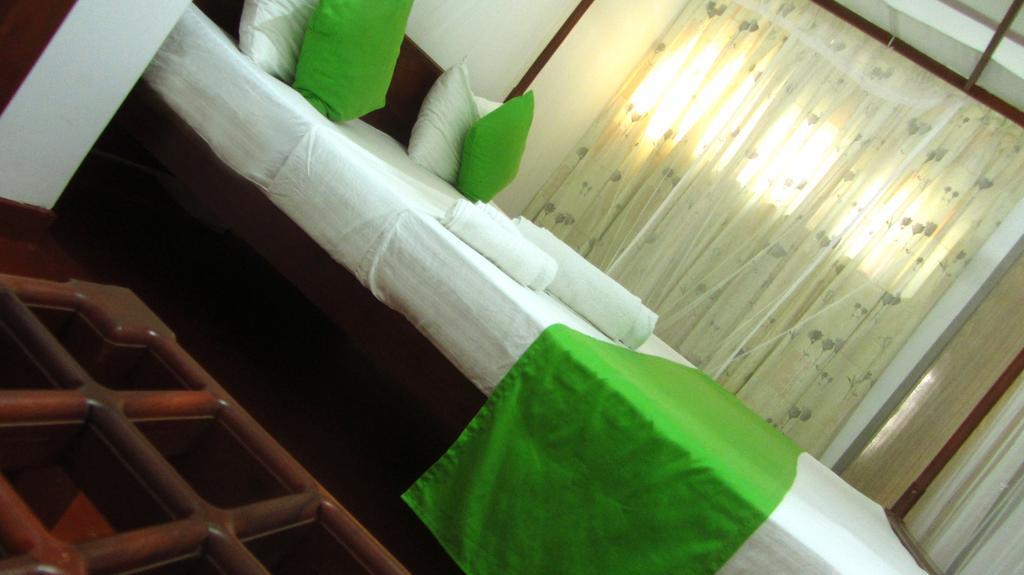 Hotel Ocean Voyage à Tangalle Extérieur photo