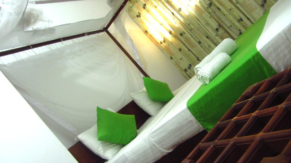 Hotel Ocean Voyage à Tangalle Extérieur photo