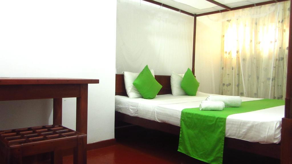 Hotel Ocean Voyage à Tangalle Extérieur photo
