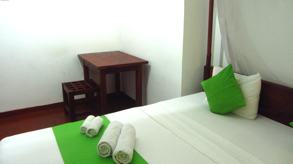 Hotel Ocean Voyage à Tangalle Extérieur photo
