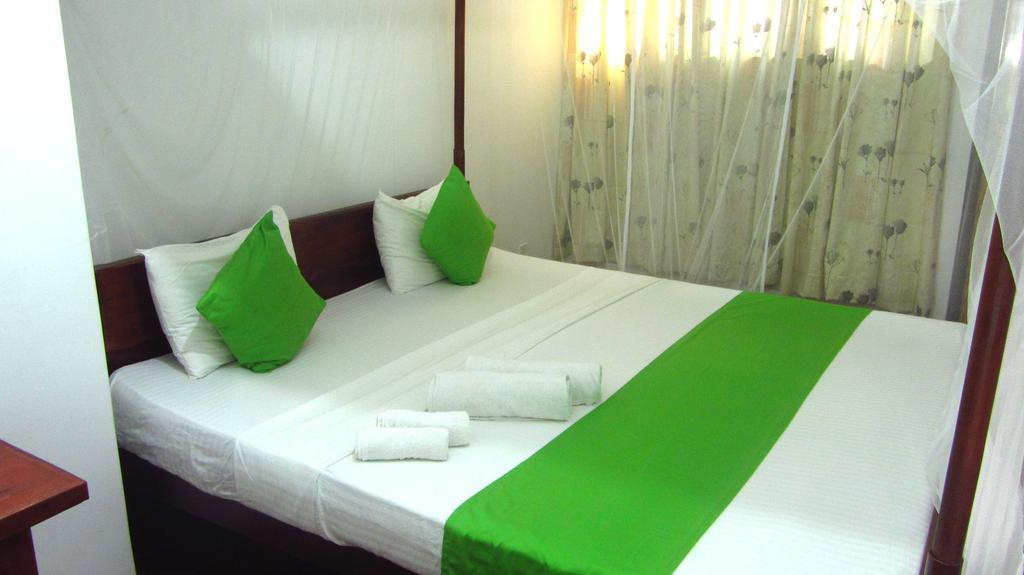 Hotel Ocean Voyage à Tangalle Extérieur photo