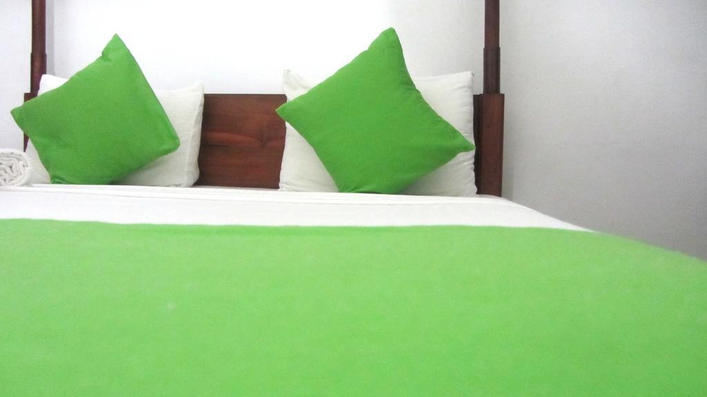 Hotel Ocean Voyage à Tangalle Extérieur photo