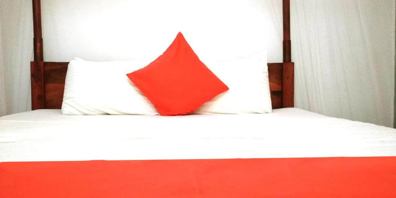 Hotel Ocean Voyage à Tangalle Extérieur photo